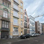 Beautiful Renovated In An Authentic Building 奥斯滕德