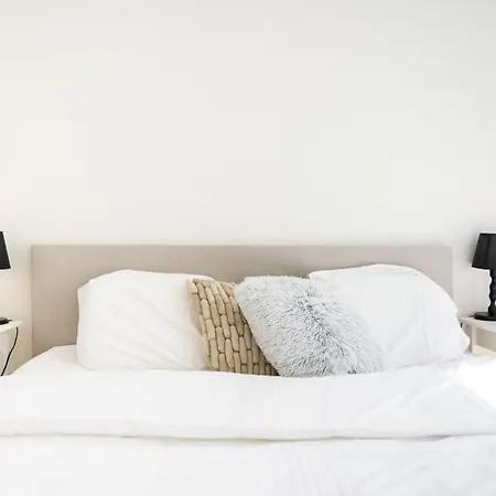 Beautiful Renovated In An Authentic Building * 오스텐드