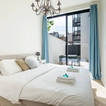 Beautiful Renovated In An Authentic Building Appartement *