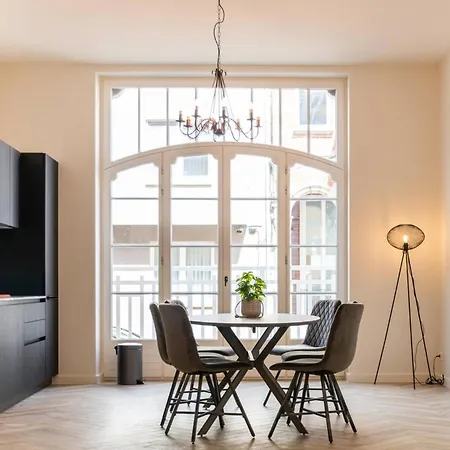 Beautiful Renovated In An Authentic Building Ostende